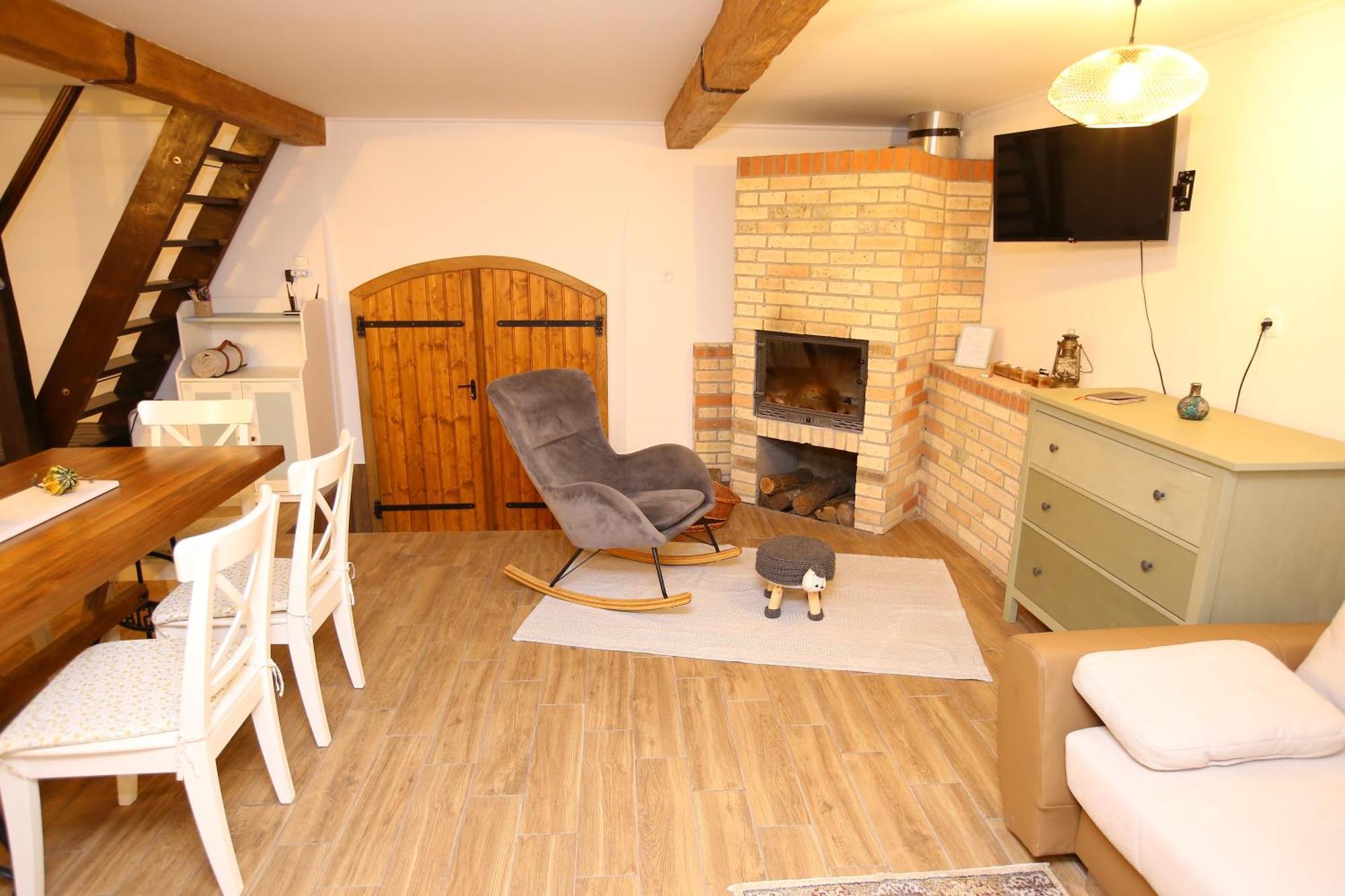 Góhér pince és vendégház Apartamento Csaszartoltes Exterior foto
